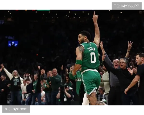 塔图姆利用挡拆制造空位，拉开球队前三得分差距