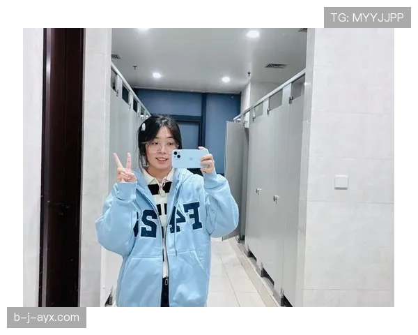 史梦瑶这生活真比剧本精彩，衣柜大得像展厅也没见她手软买买买！